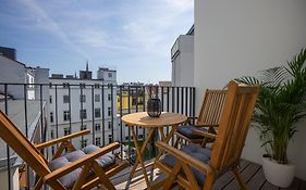 Bright Stylish Apartment With A Balcony In A Top Location